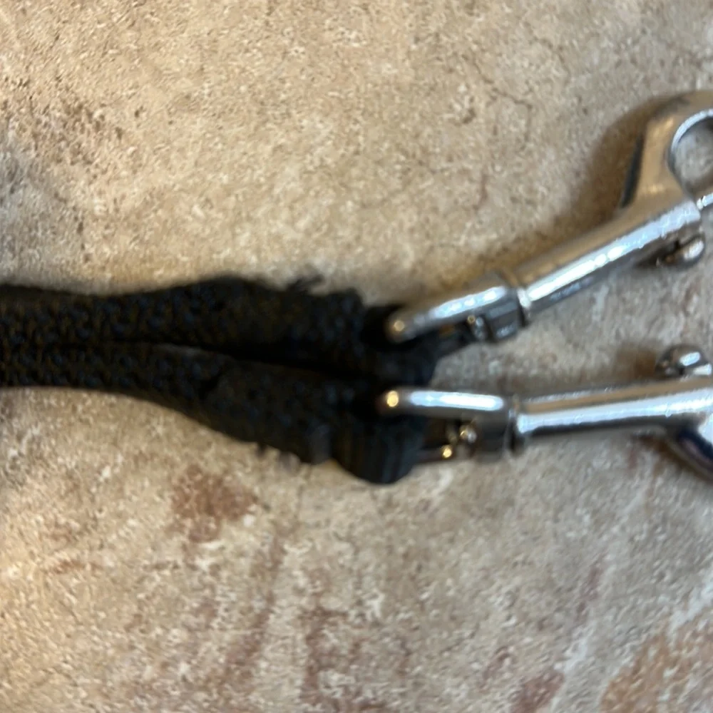 Double dog leash connector 19” each side black. Double THICK LEASH SEWN